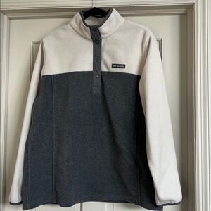 Columbia Two-Tone Fleece Pullover with snaps in Gray and Ivory